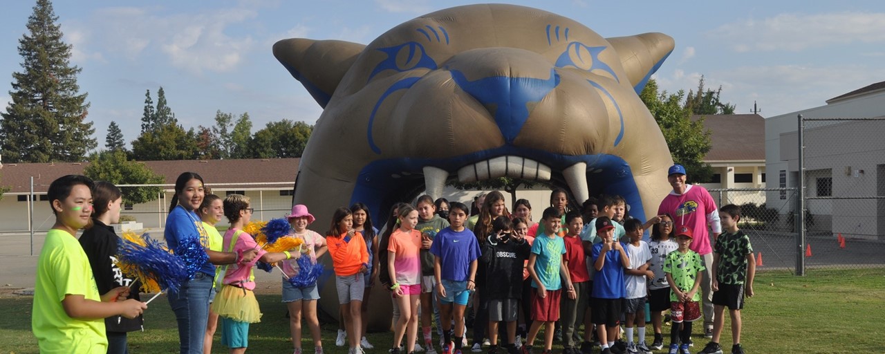 Kids at neon fun run in front of cougar head 
